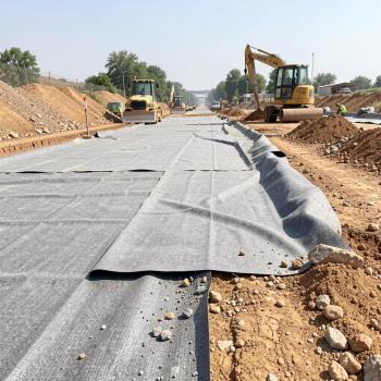 ТОП-7 ошибок при укладке геотекстиля, которые приводят к разрушению дорог